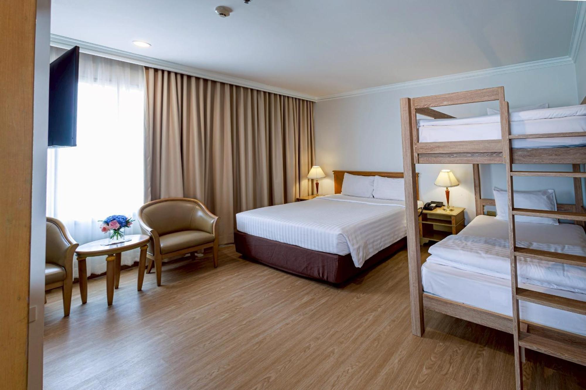 Palace Khách sạn 4*